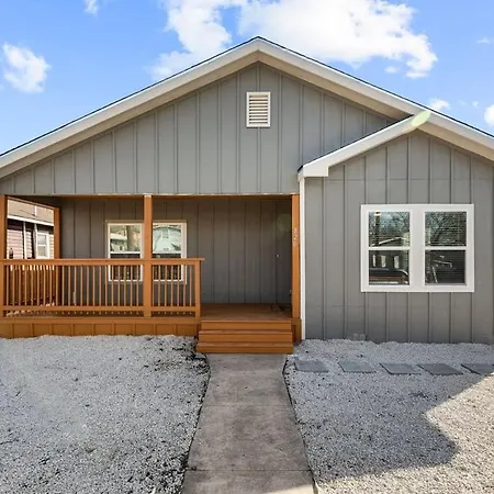Retreat To A Brand-New Downtown Home 4Br3Ba